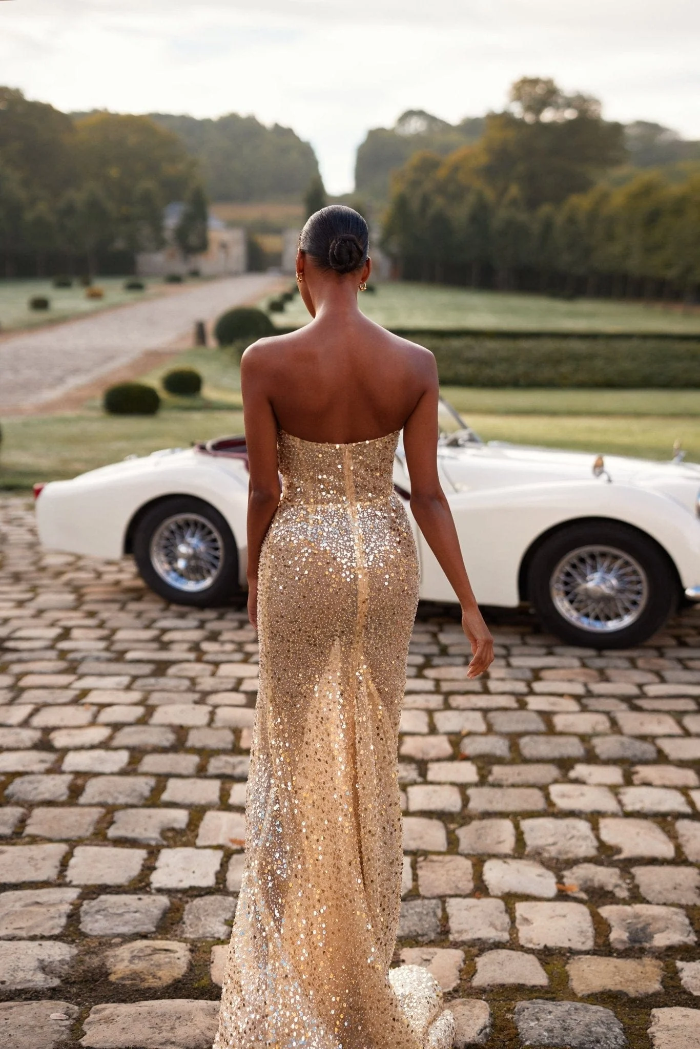Showstopper maxi dress covered in gold sequins - Image 3
